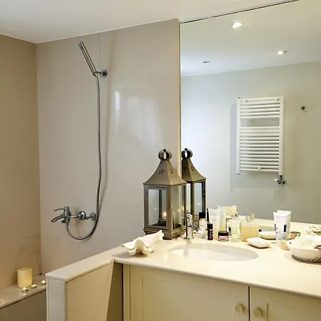 Unique In The Heart Of The * Rhodes City